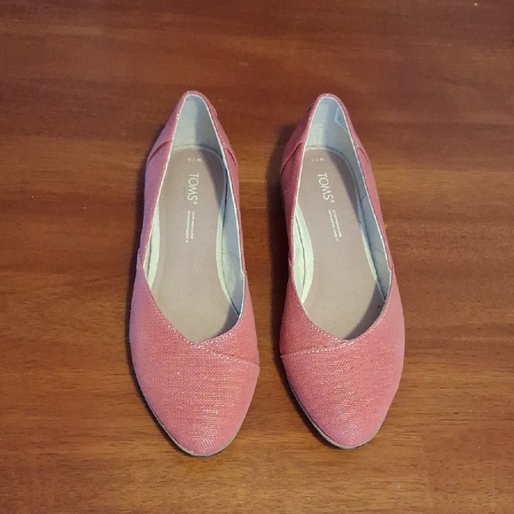 TOMS Women's Pink & Gold Slip On Flats Closed Toe Loafers Sz 7.5M - Picture 2 of 10